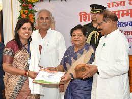 प्रदेश के 60 शिक्षक हुए राज्यपाल अनुसूईया उइके के हाथों सम्मानित